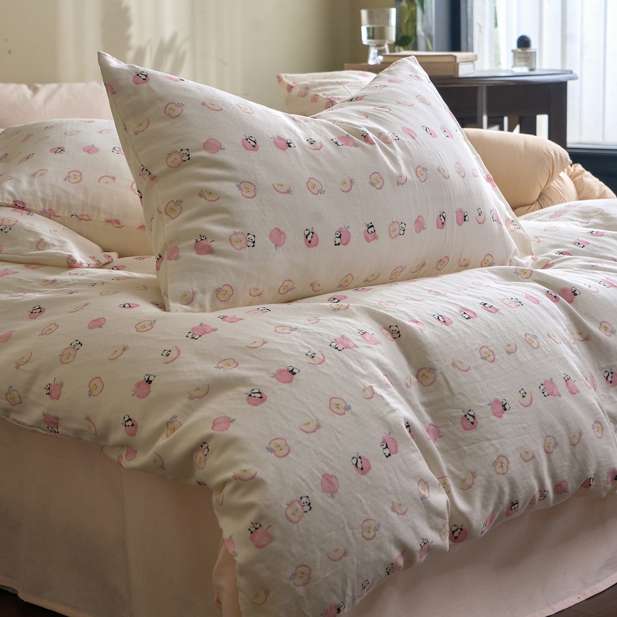 91家纺网 家纺一手货源 找家纺 洋铭区（原狠狠爱） 2026春季新款简约全棉 无边双层纱 四件套系列 苹果小熊猫