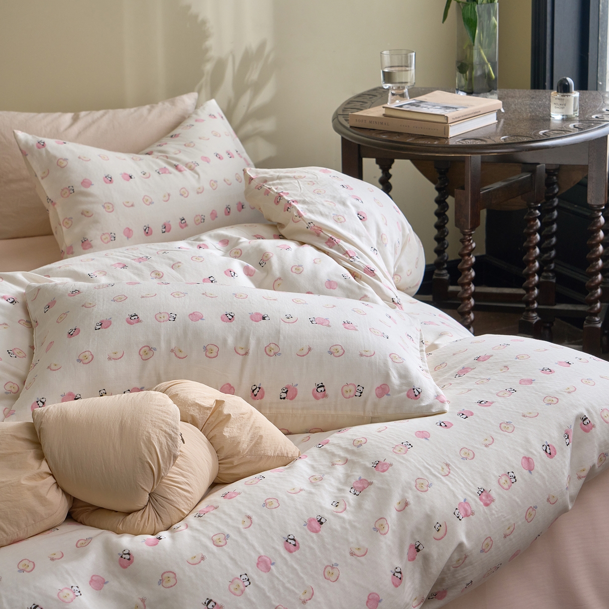 91家纺网 家纺一手货源 找家纺 洋铭区（原狠狠爱） 2026春季新款简约全棉 无边双层纱 四件套系列 苹果小熊猫