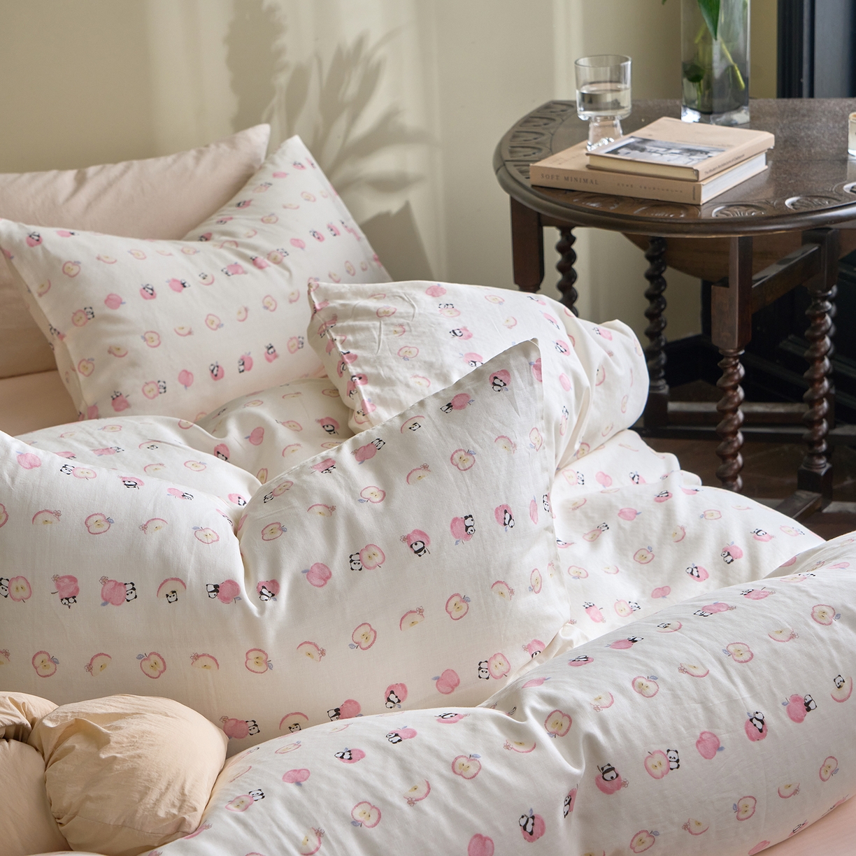 91家纺网 家纺一手货源 找家纺 洋铭区（原狠狠爱） 2026春季新款简约全棉 无边双层纱 四件套系列 苹果小熊猫