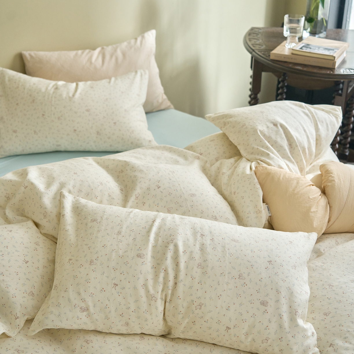 91家纺网 家纺一手货源 找家纺 洋铭区（原狠狠爱） 2026春季新款简约全棉 无边双层纱 四件套系列 碎花小萌狗