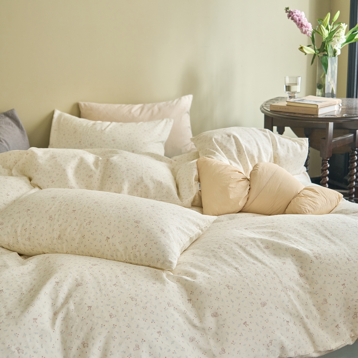 91家纺网 家纺一手货源 找家纺 洋铭区（原狠狠爱） 2026春季新款简约全棉 无边双层纱 四件套系列 碎花小萌狗