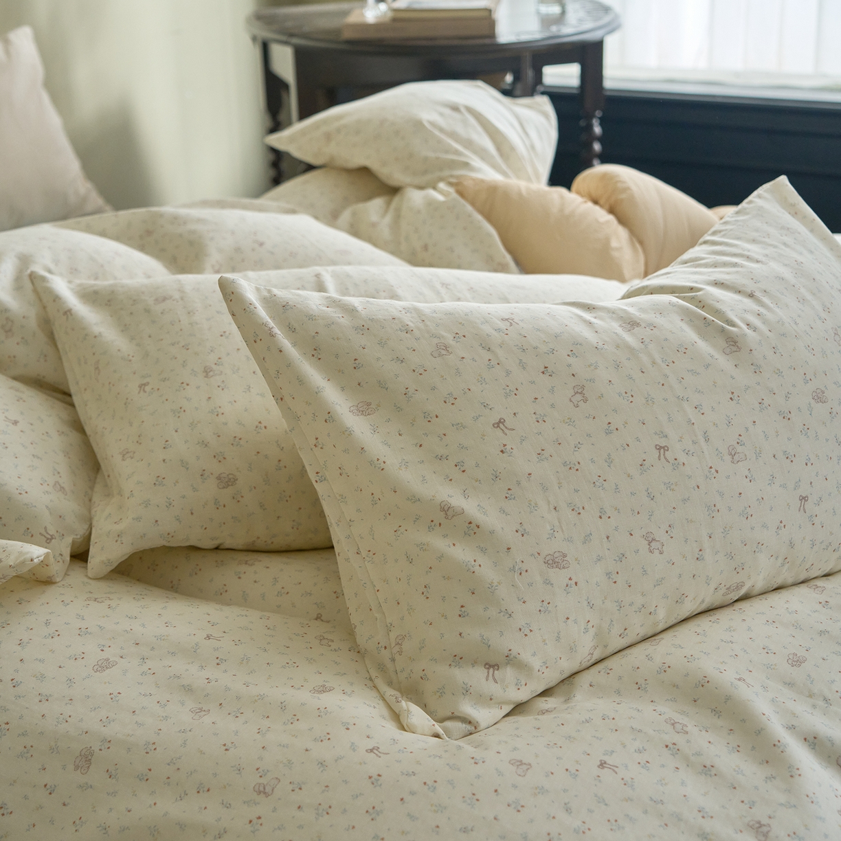 91家纺网 家纺一手货源 找家纺 洋铭区（原狠狠爱） 2026春季新款简约全棉 无边双层纱 四件套系列 碎花小萌狗