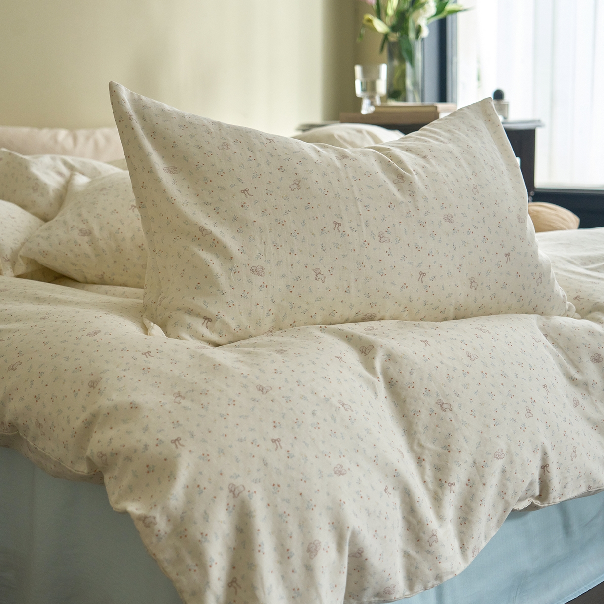 91家纺网 家纺一手货源 找家纺 洋铭区（原狠狠爱） 2026春季新款简约全棉 无边双层纱 四件套系列 碎花小萌狗