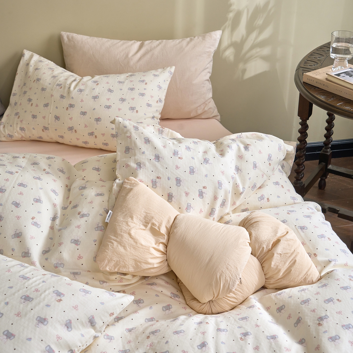 91家纺网 家纺一手货源 找家纺 洋铭区（原狠狠爱） 2026春季新款简约全棉 无边双层纱 四件套系列 小象蝴蝶结