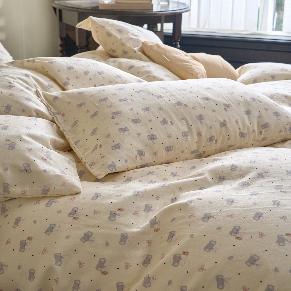 91家纺网 家纺一手货源 找家纺 洋铭区（原狠狠爱） 2026春季新款简约全棉 无边双层纱 四件套系列 小象蝴蝶结