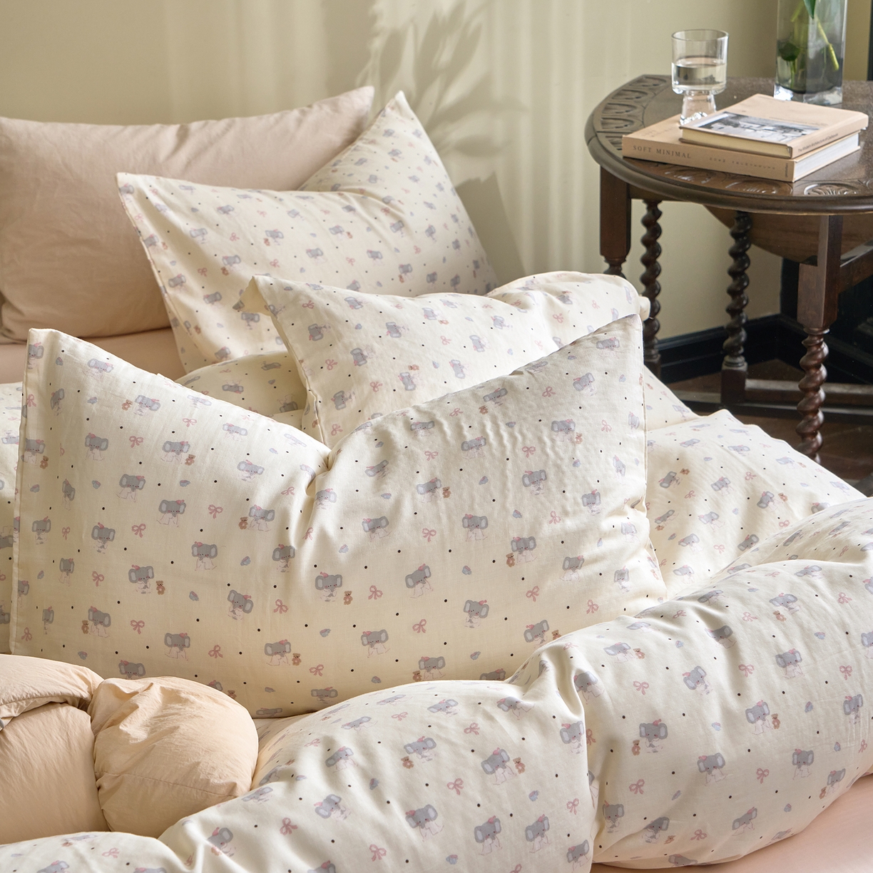 91家纺网 家纺一手货源 找家纺 洋铭区（原狠狠爱） 2026春季新款简约全棉 无边双层纱 四件套系列 小象蝴蝶结