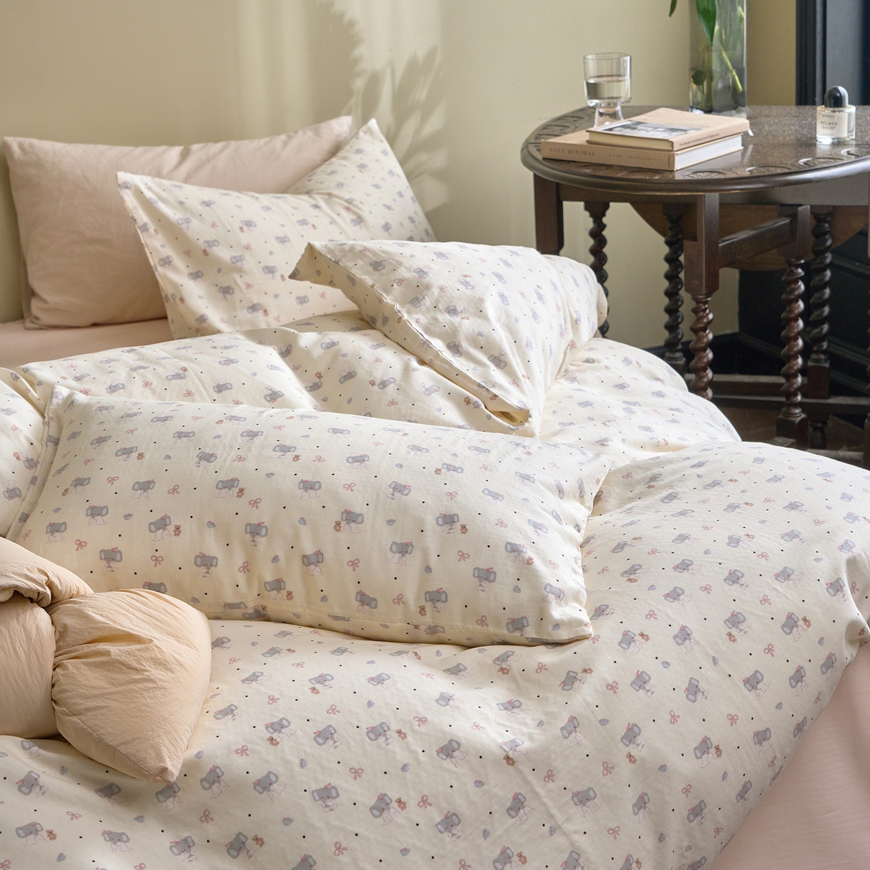 91家纺网 家纺一手货源 找家纺 洋铭区（原狠狠爱） 2026春季新款简约全棉 无边双层纱 四件套系列 小象蝴蝶结