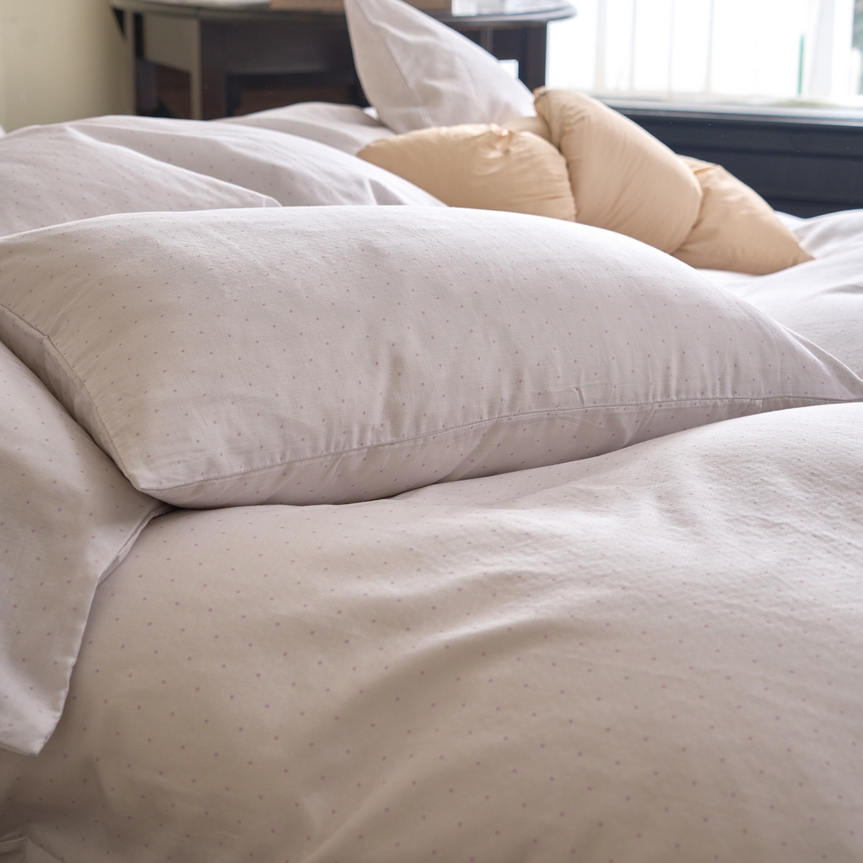 91家纺网 家纺一手货源 找家纺 洋铭区（原狠狠爱） 2026春季新款简约全棉 无边双层纱 四件套系列 小紫点点