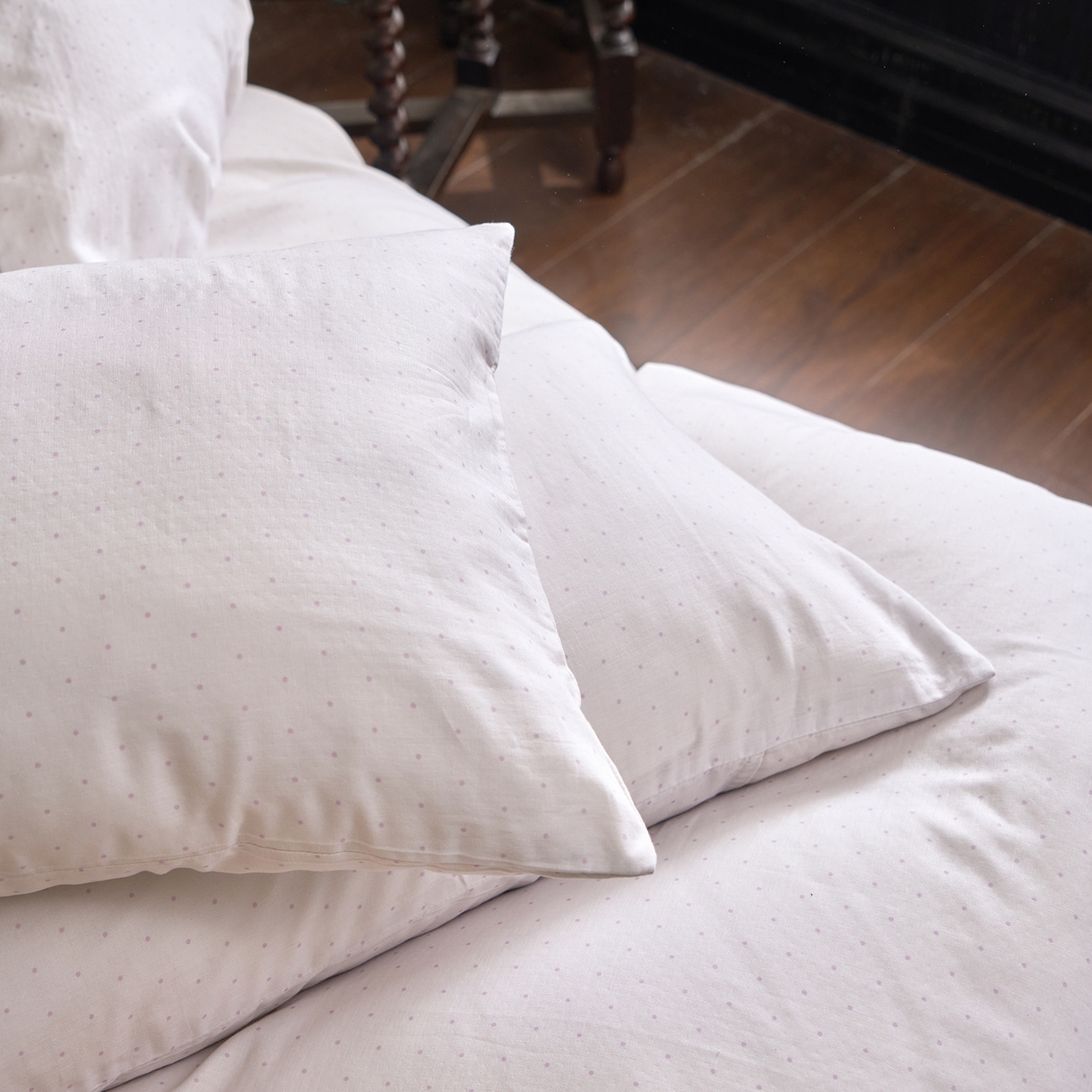 91家纺网 家纺一手货源 找家纺 洋铭区（原狠狠爱） 2026春季新款简约全棉 无边双层纱 四件套系列 小紫点点