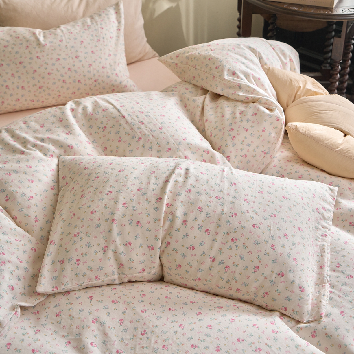 91家纺网 家纺一手货源 找家纺 洋铭区（原狠狠爱） 2026春季新款简约全棉 无边双层纱 四件套系列 烟花粉