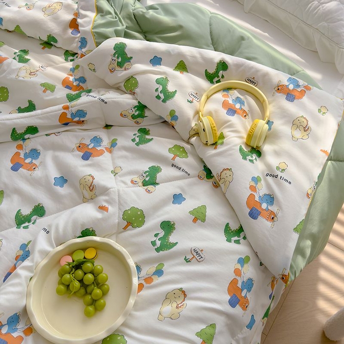 91家纺网 家纺一手货源 找家纺 默忆 2026新款水洗棉双层纱夏被夏凉被空调被被子被芯 恐龙车车