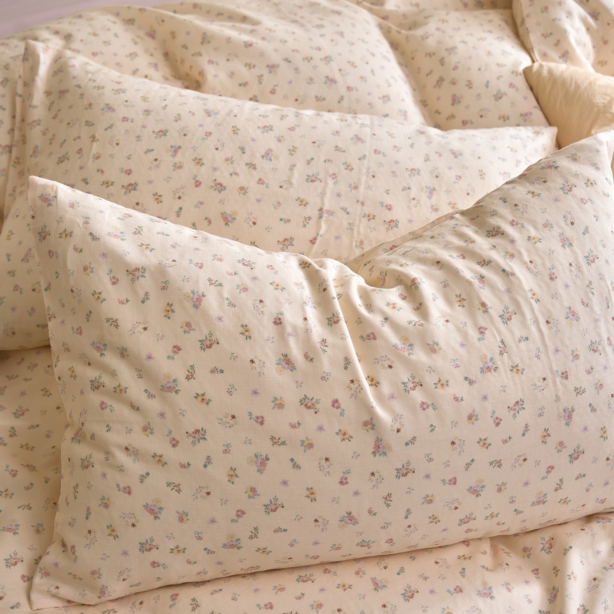 91家纺网 家纺一手货源 找家纺 洋铭区（原狠狠爱） 2026春季新款简约全棉 无边双层纱 四件套系列 燕麦小花