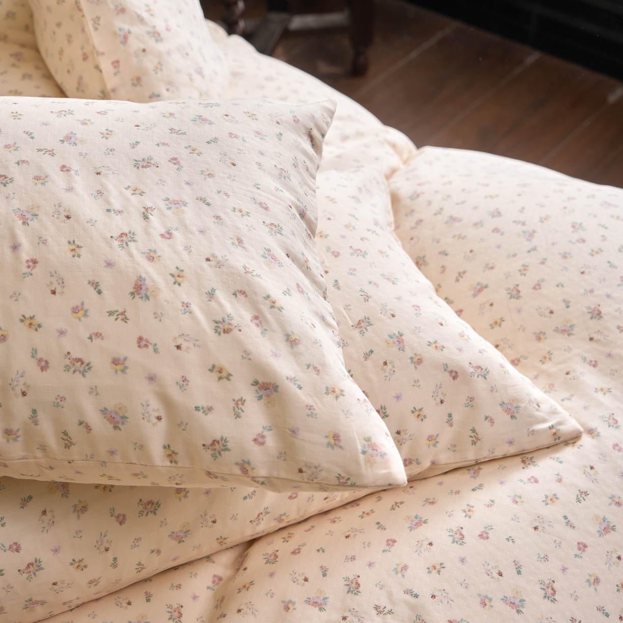 91家纺网 家纺一手货源 找家纺 洋铭区（原狠狠爱） 2026春季新款简约全棉 无边双层纱 四件套系列 燕麦小花