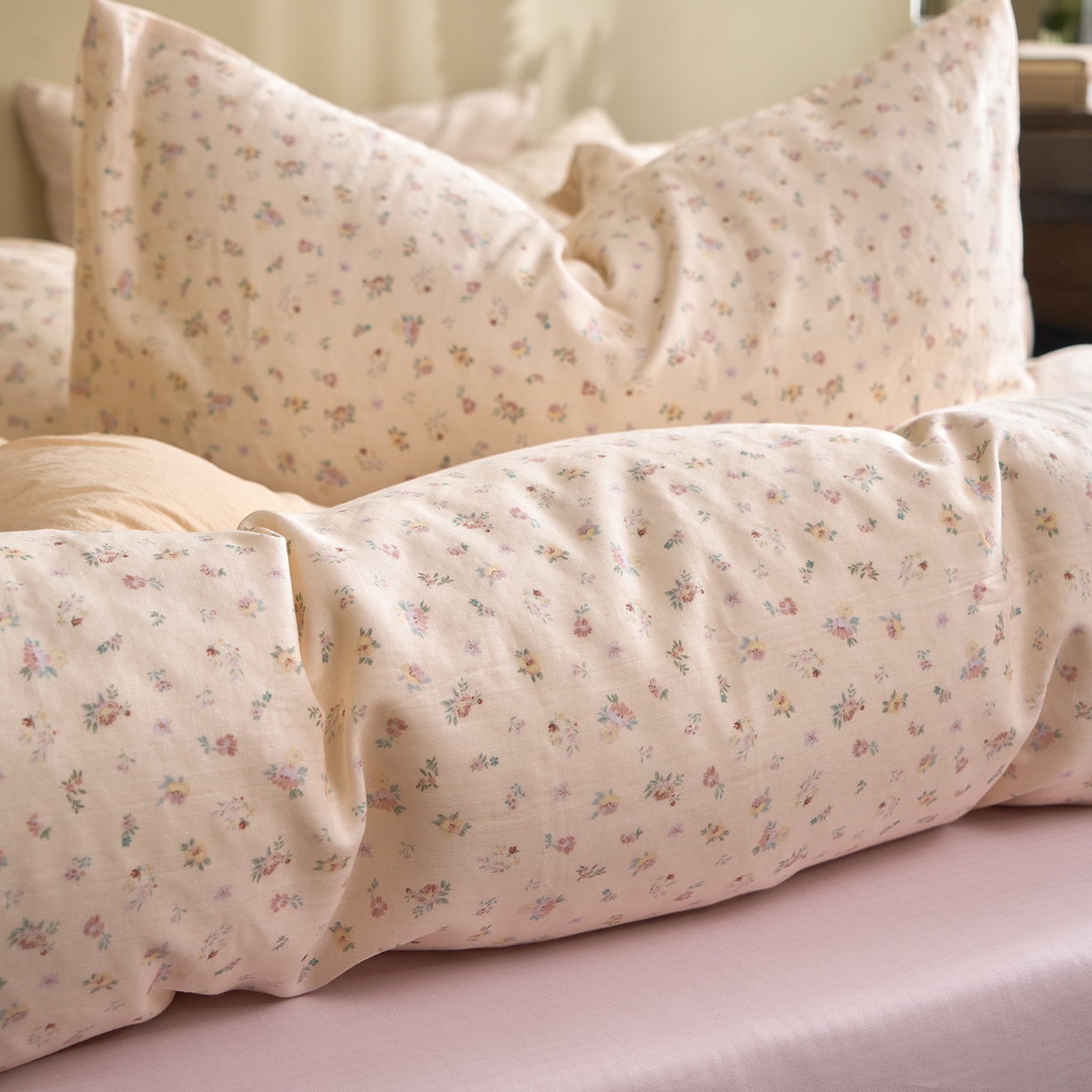 91家纺网 家纺一手货源 找家纺 洋铭区（原狠狠爱） 2026春季新款简约全棉 无边双层纱 四件套系列 燕麦小花