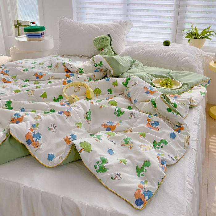 91家纺网 家纺一手货源 找家纺 默忆 2026新款水洗棉双层纱夏被夏凉被空调被被子被芯 恐龙车车