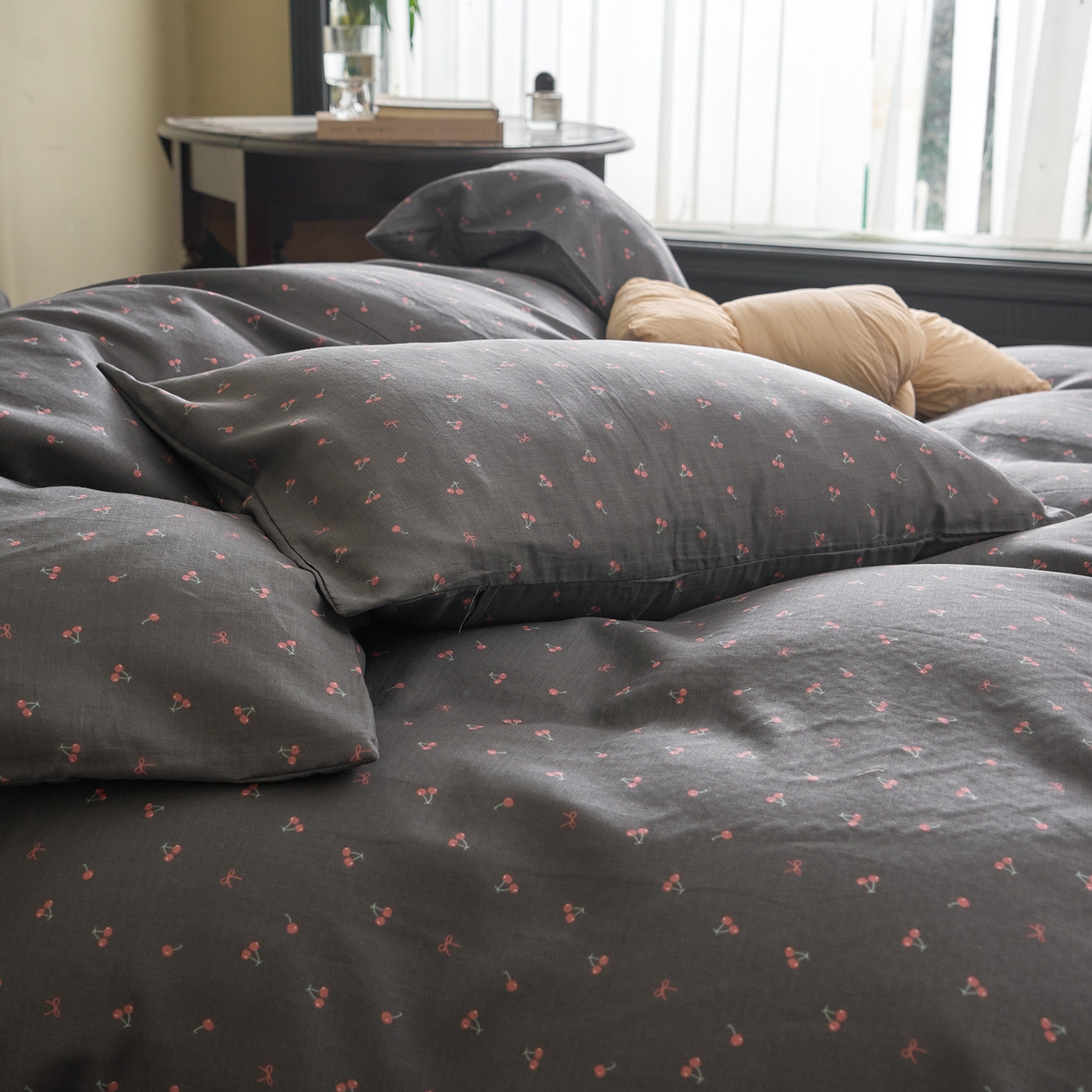 91家纺网 家纺一手货源 找家纺 洋铭区（原狠狠爱） 2026春季新款简约全棉 无边双层纱 四件套系列 圆圆樱桃