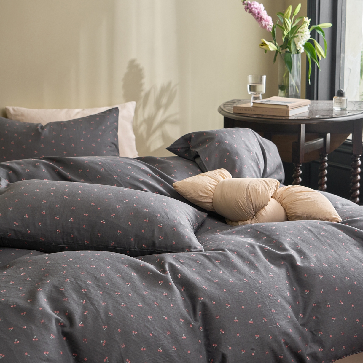 91家纺网 家纺一手货源 找家纺 洋铭区（原狠狠爱） 2026春季新款简约全棉 无边双层纱 四件套系列 圆圆樱桃