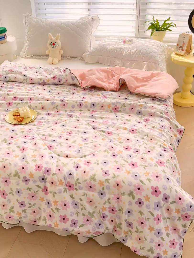 91家纺网 家纺一手货源 找家纺 默忆 2026新款水洗棉双层纱夏被夏凉被空调被被子被芯 一束温柔