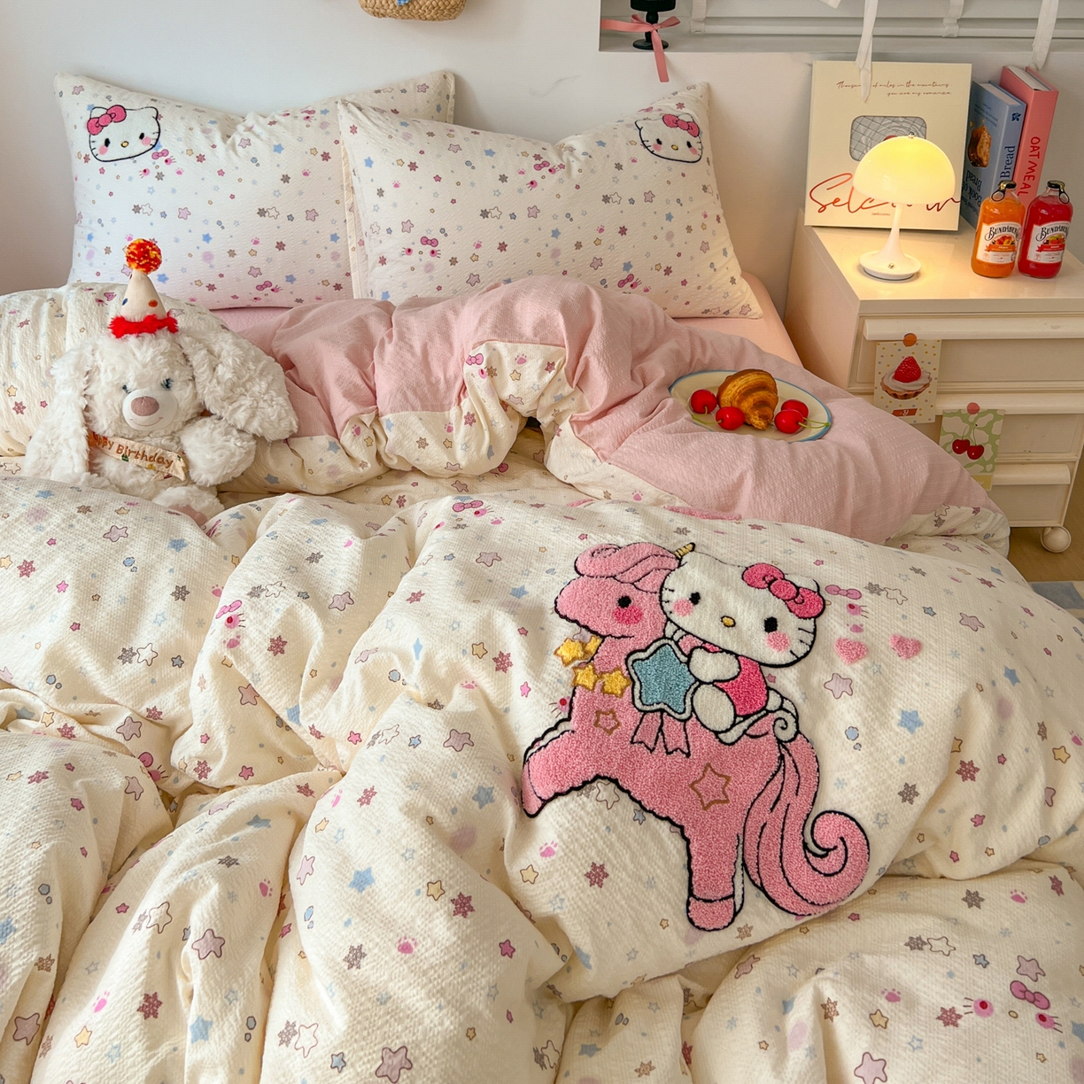 91家纺网 家纺一手货源 找家纺 童颜 2026新款软糯泡芙纱水洗棉卡通毛巾绣四件套 独角猫咪