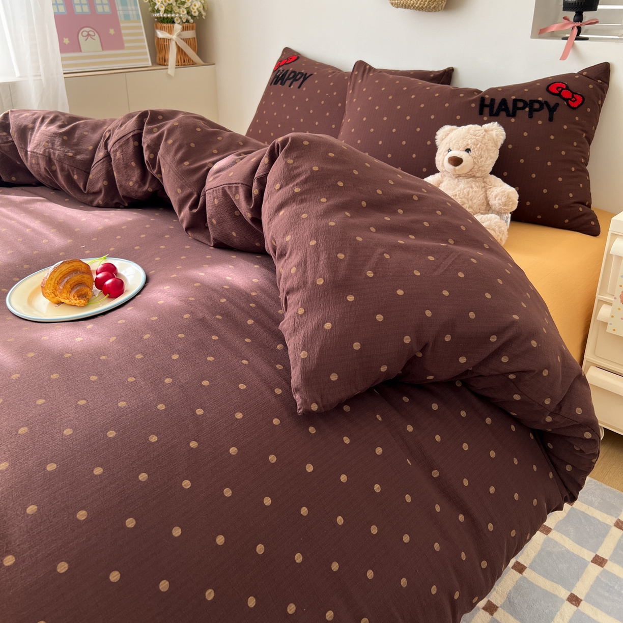 91家纺网 家纺一手货源 找家纺 童颜 2026新款软糯泡芙纱水洗棉卡通毛巾绣四件套 黑皮波点