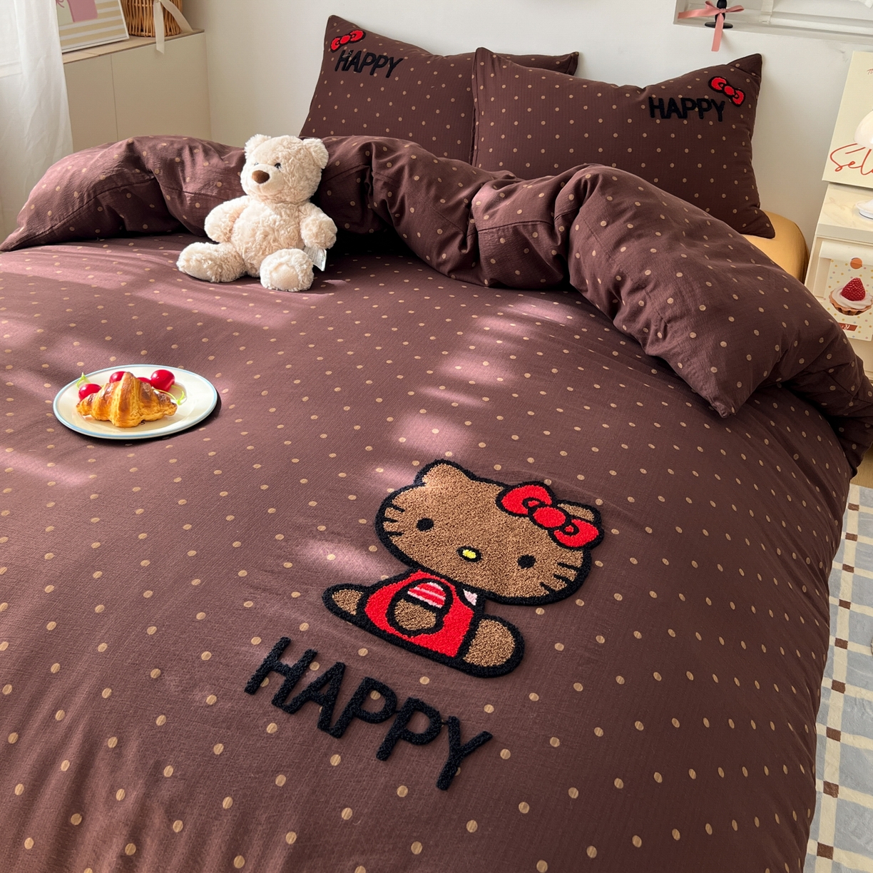 91家纺网 家纺一手货源 找家纺 童颜 2026新款软糯泡芙纱水洗棉卡通毛巾绣四件套 黑皮波点