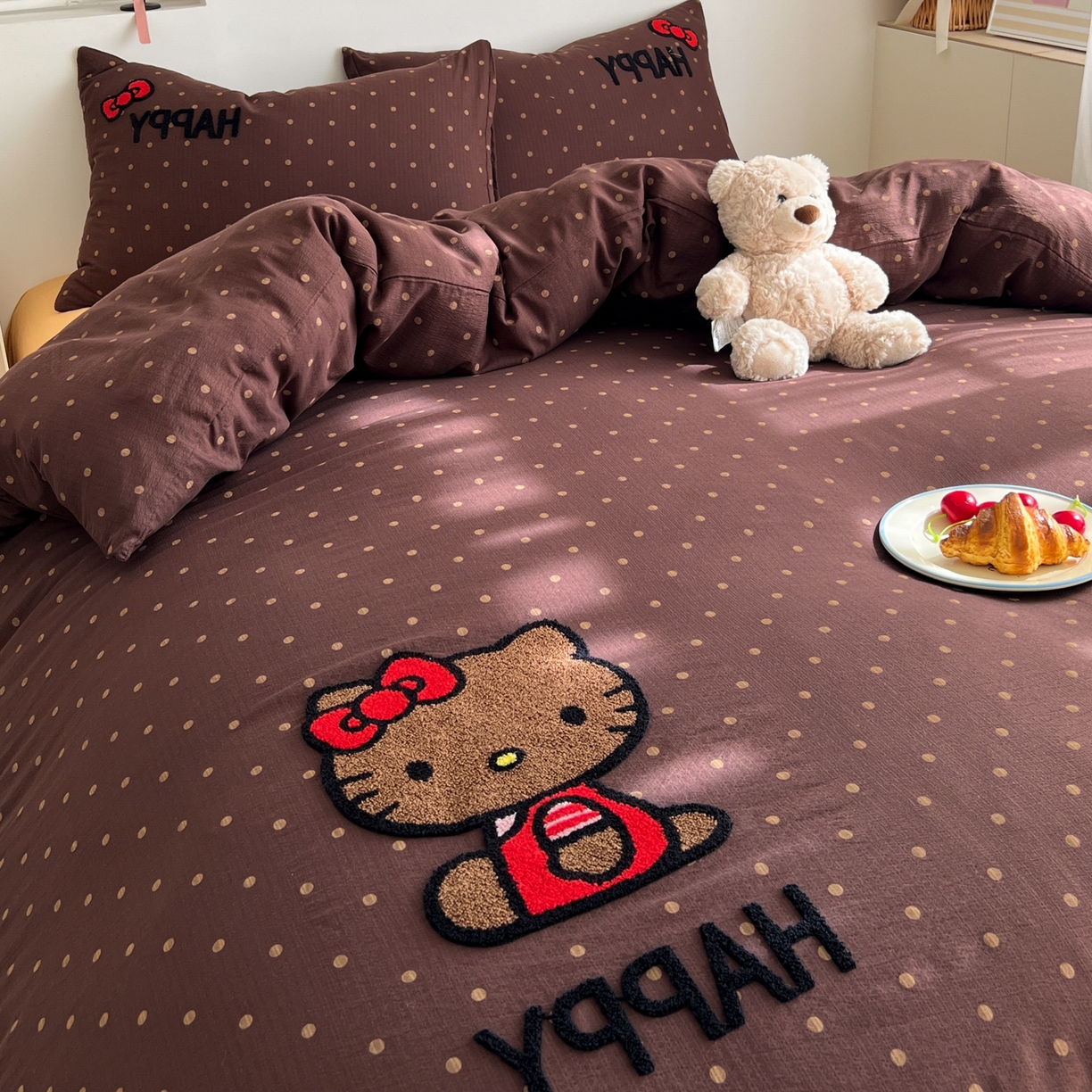 91家纺网 家纺一手货源 找家纺 童颜 2026新款软糯泡芙纱水洗棉卡通毛巾绣四件套 黑皮波点