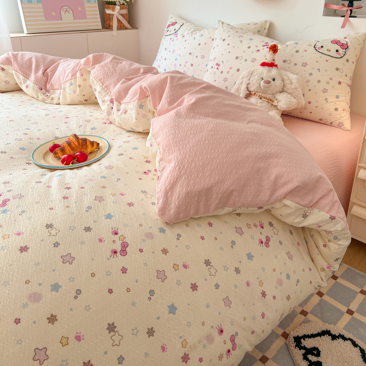 91家纺网 家纺一手货源 找家纺 童颜 2026新款软糯泡芙纱水洗棉卡通毛巾绣四件套 独角猫咪