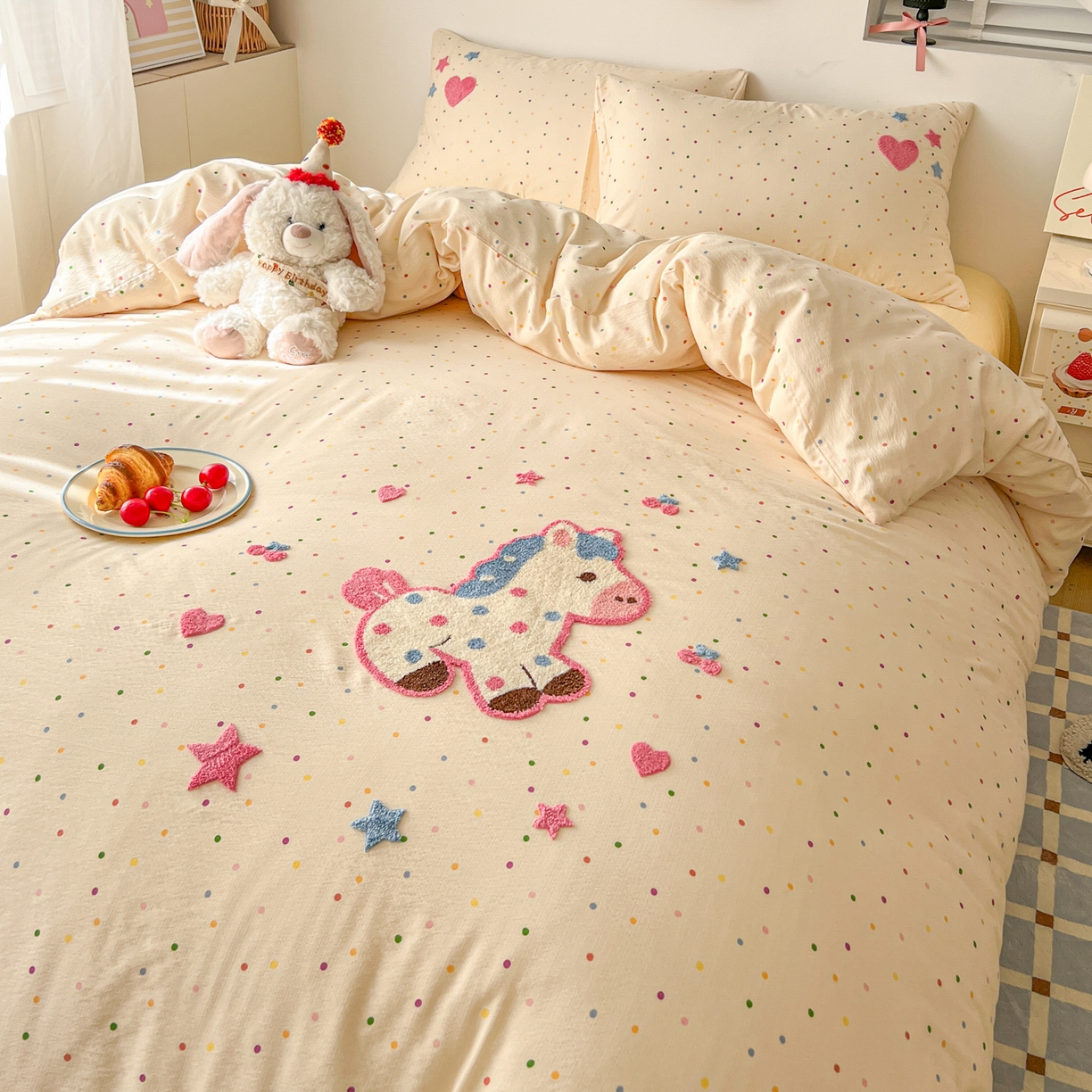 91家纺网 家纺一手货源 找家纺 童颜 2026新款软糯泡芙纱水洗棉卡通毛巾绣四件套 波点小马