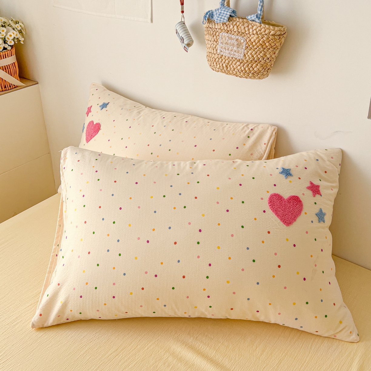 91家纺网 家纺一手货源 找家纺 童颜 2026新款软糯泡芙纱水洗棉卡通毛巾绣四件套 波点小马