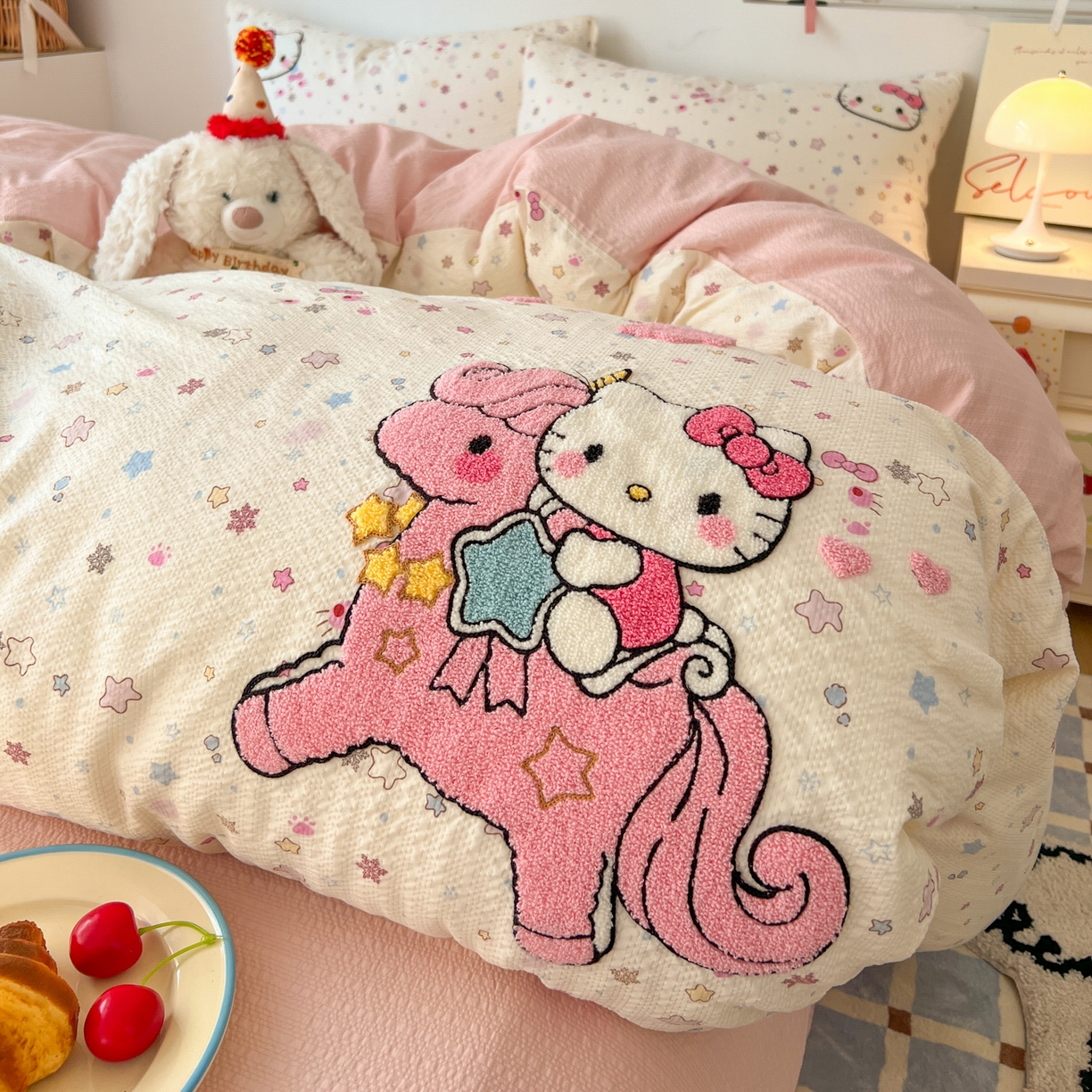 91家纺网 家纺一手货源 找家纺 童颜 2026新款软糯泡芙纱水洗棉卡通毛巾绣四件套 独角猫咪