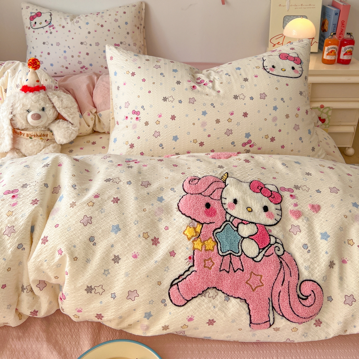 91家纺网 家纺一手货源 找家纺 童颜 2026新款软糯泡芙纱水洗棉卡通毛巾绣四件套 独角猫咪