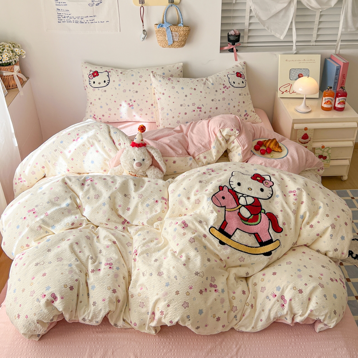 91家纺网 家纺一手货源 找家纺 童颜 2026新款软糯泡芙纱水洗棉卡通毛巾绣四件套 木马猫咪