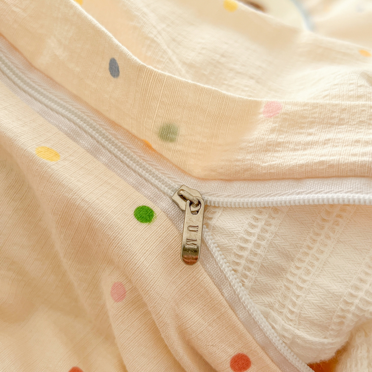 91家纺网 家纺一手货源 找家纺 童颜 2026新款软糯泡芙纱水洗棉卡通毛巾绣四件套 波点小马