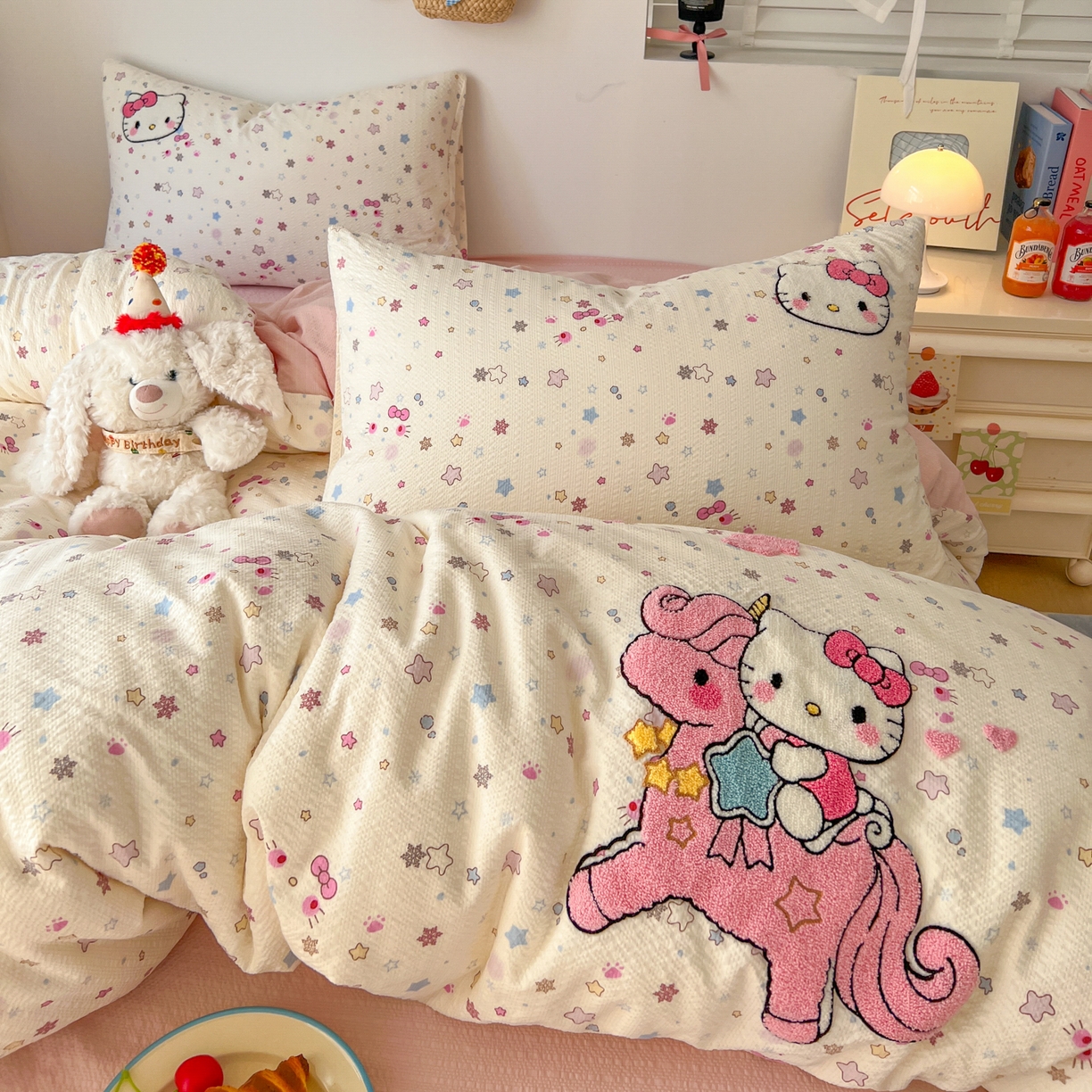 91家纺网 家纺一手货源 找家纺 童颜 2026新款软糯泡芙纱水洗棉卡通毛巾绣四件套 独角猫咪