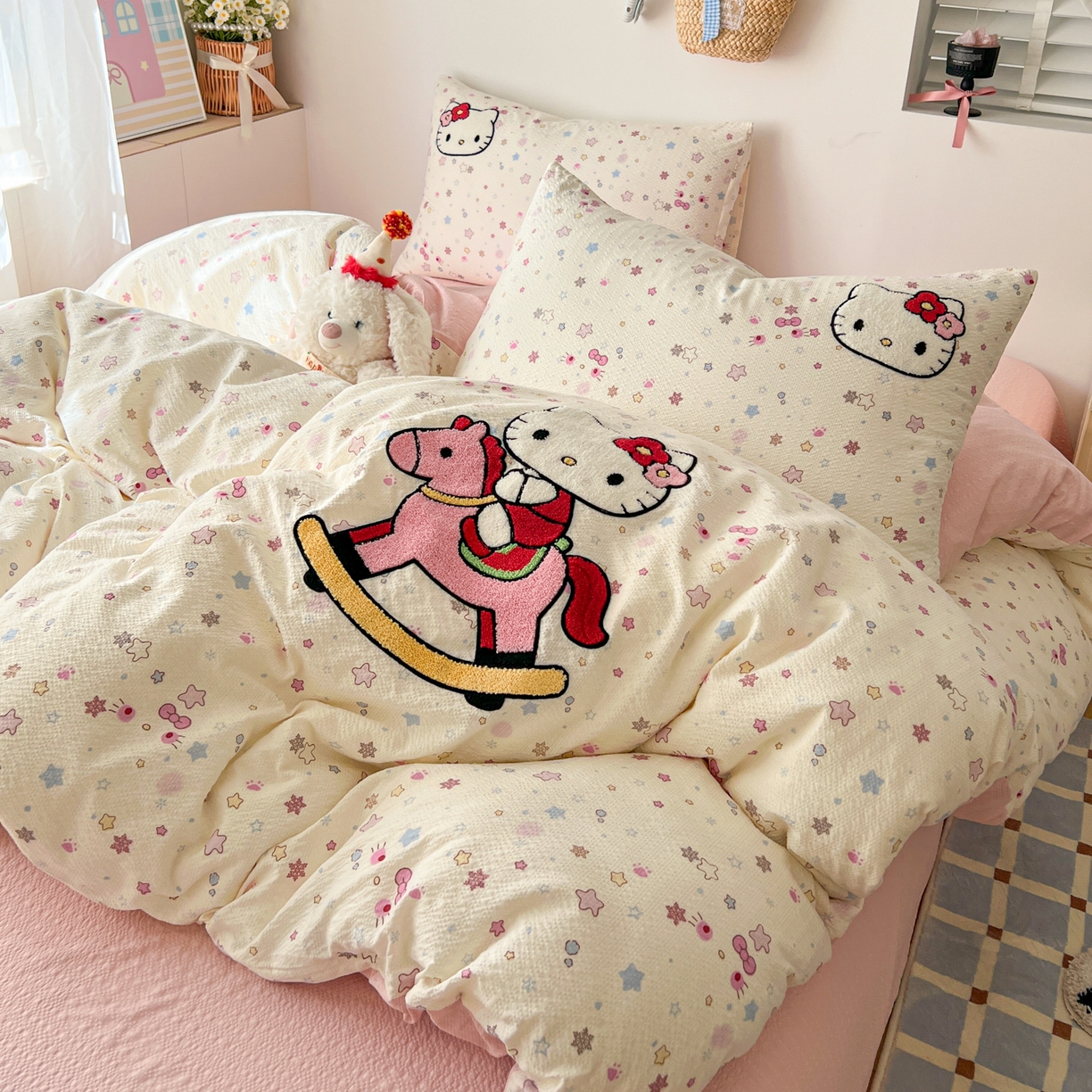 91家纺网 家纺一手货源 找家纺 童颜 2026新款软糯泡芙纱水洗棉卡通毛巾绣四件套 木马猫咪