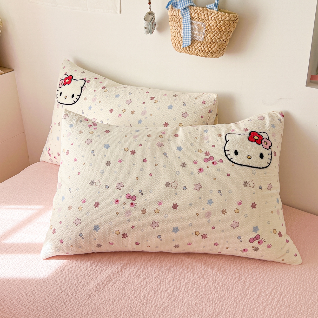 91家纺网 家纺一手货源 找家纺 童颜 2026新款软糯泡芙纱水洗棉卡通毛巾绣四件套 木马猫咪