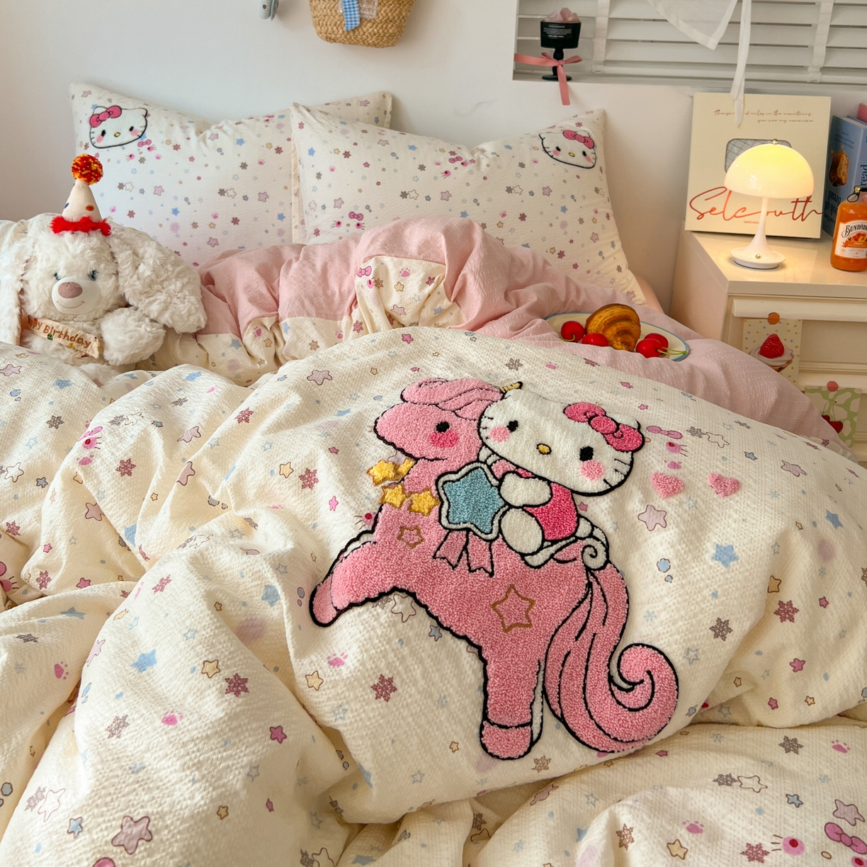 91家纺网 家纺一手货源 找家纺 童颜 2026新款软糯泡芙纱水洗棉卡通毛巾绣四件套 独角猫咪