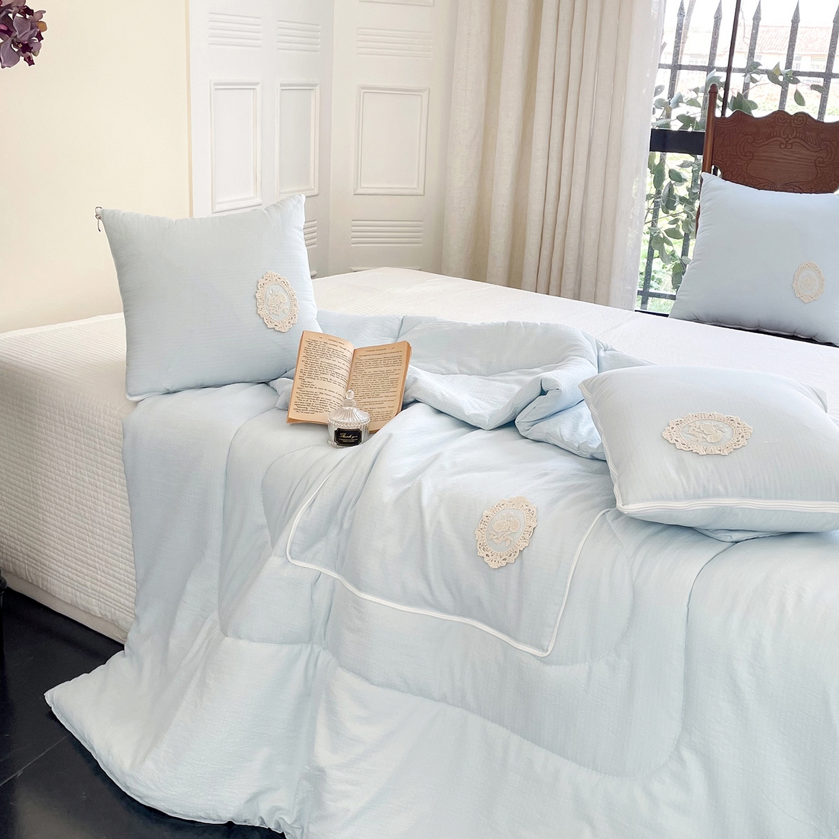 91家纺网 家纺一手货源 找家纺 番茄+ 2026新款法式极简抱枕被 法式极简—清爽蓝