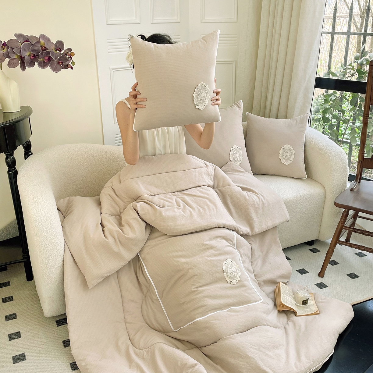 91家纺网 家纺一手货源 找家纺 番茄+ 2026新款法式极简抱枕被 法式极简—奶茶