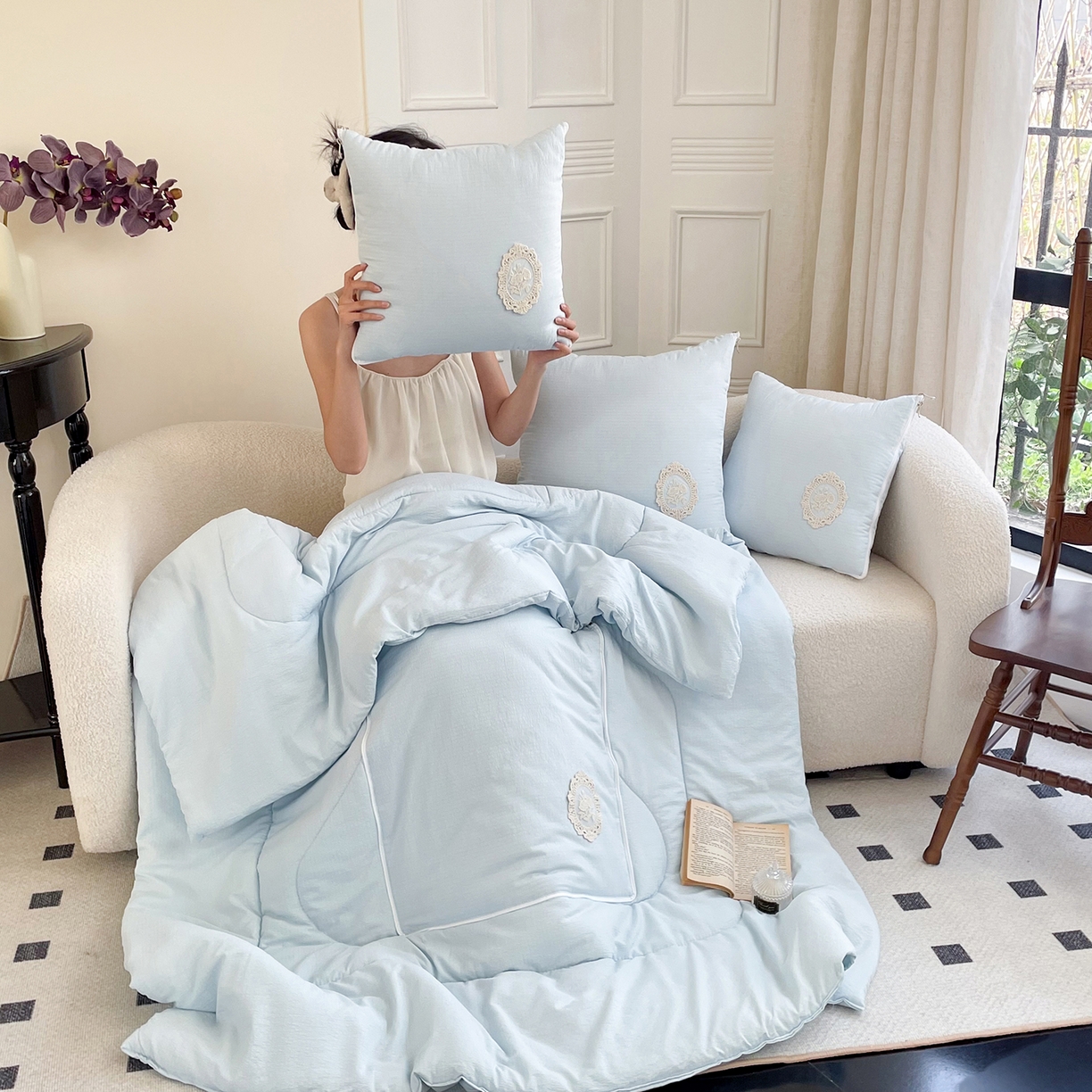 91家纺网 家纺一手货源 找家纺 番茄+ 2026新款法式极简抱枕被 法式极简—清爽蓝