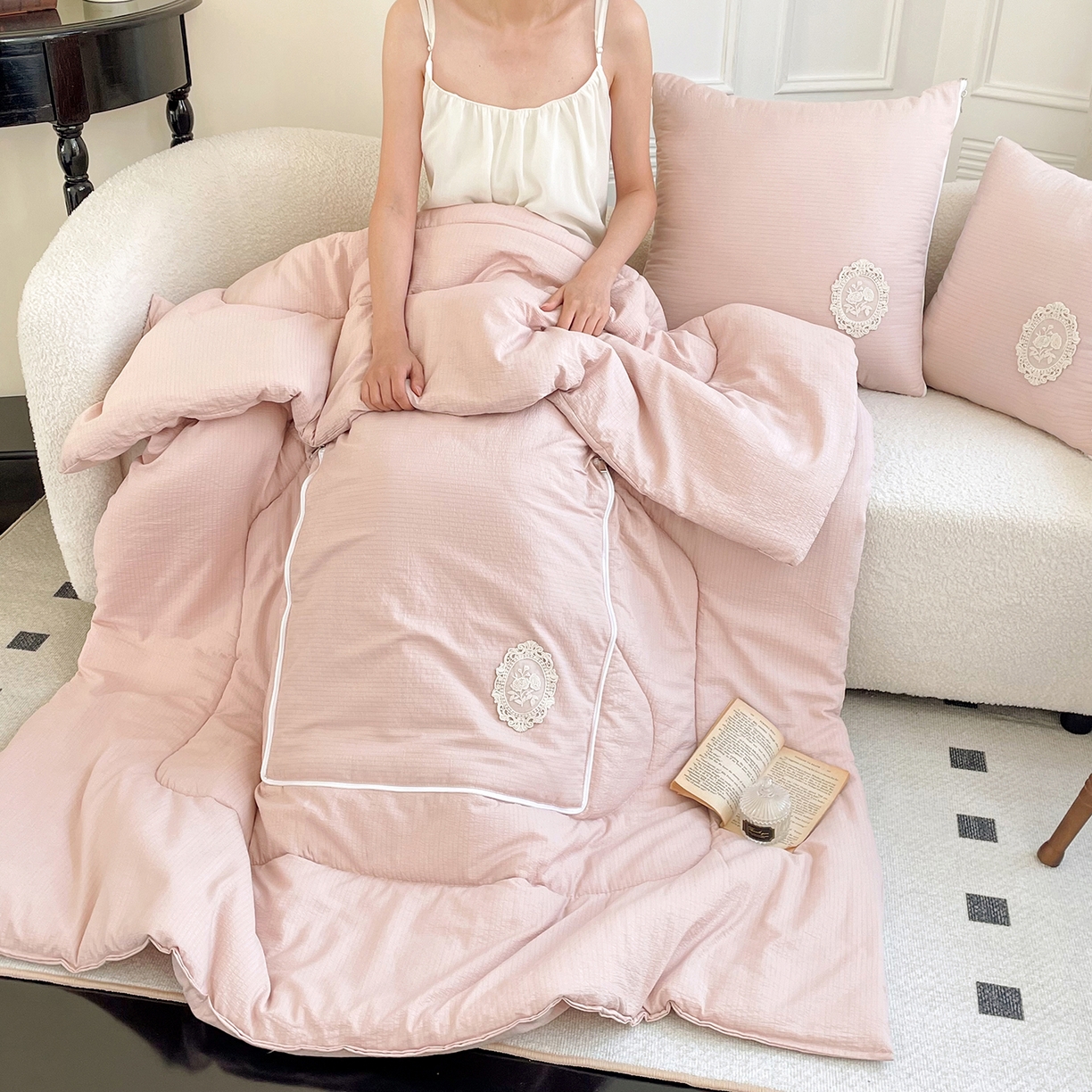 91家纺网 家纺一手货源 找家纺 番茄+ 2026新款法式极简抱枕被 法式极简—蜜桃粉