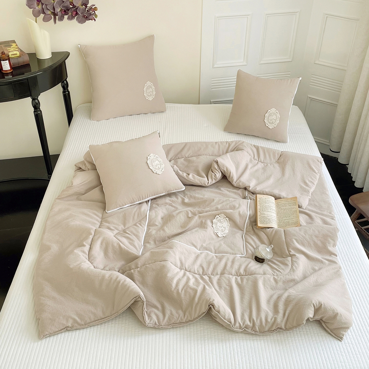 91家纺网 家纺一手货源 找家纺 番茄+ 2026新款法式极简抱枕被 法式极简—奶茶