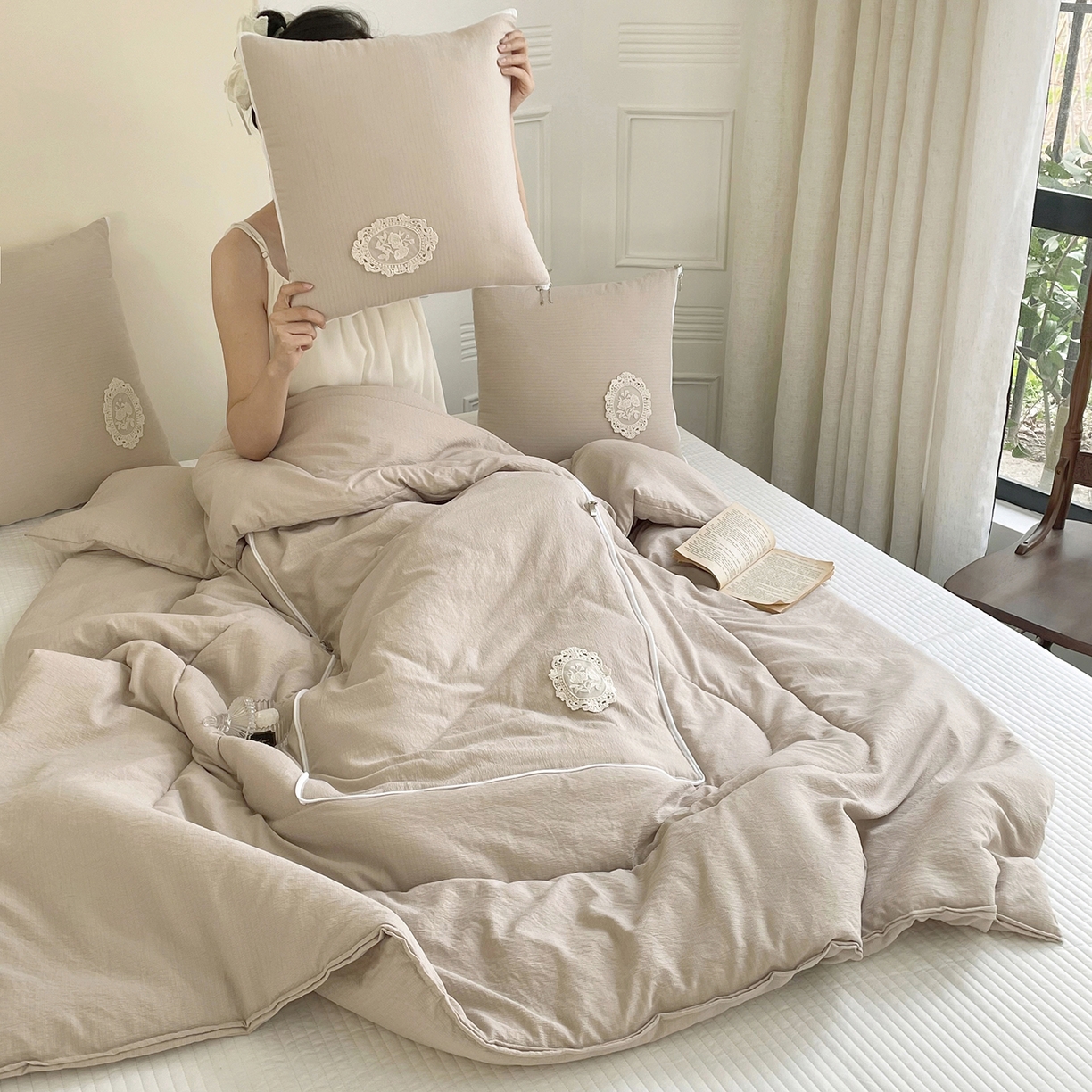 91家纺网 家纺一手货源 找家纺 番茄+ 2026新款法式极简抱枕被 法式极简—奶茶