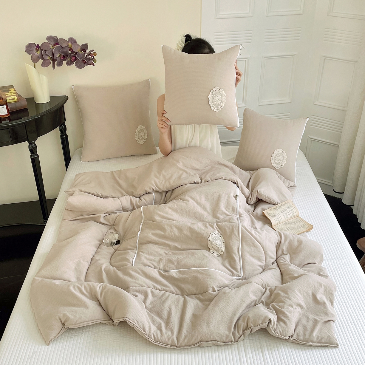 91家纺网 家纺一手货源 找家纺 番茄+ 2026新款法式极简抱枕被 法式极简—奶茶