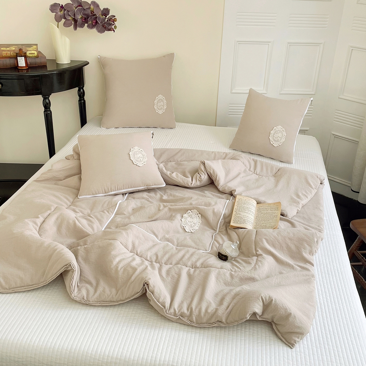 91家纺网 家纺一手货源 找家纺 番茄+ 2026新款法式极简抱枕被 法式极简—奶茶