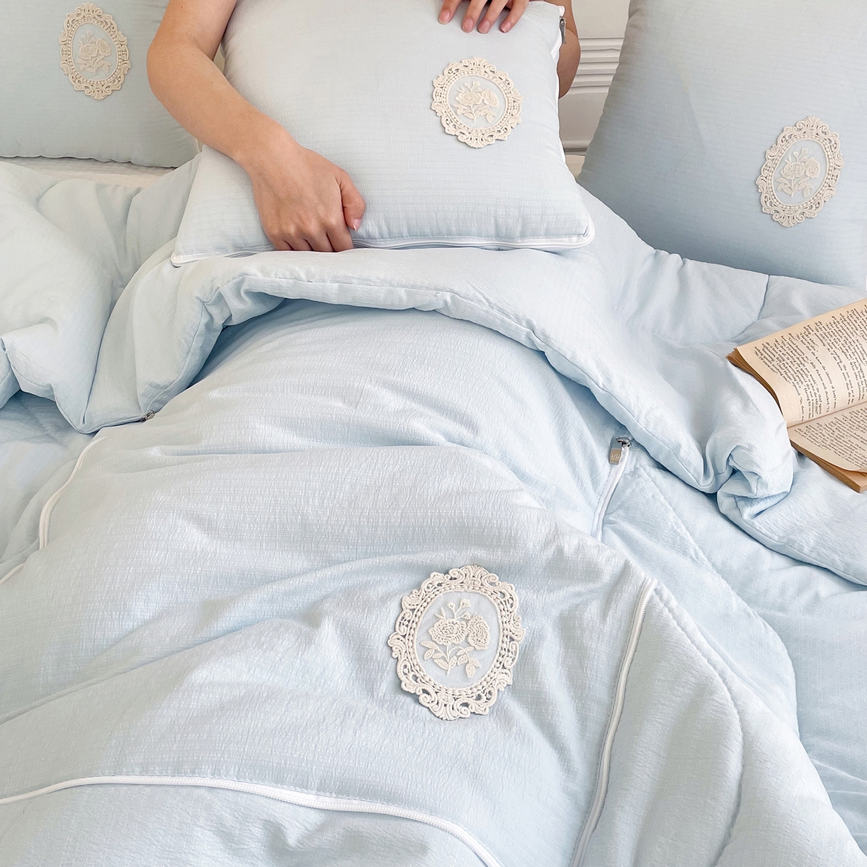 91家纺网 家纺一手货源 找家纺 番茄+ 2026新款法式极简抱枕被 法式极简—清爽蓝