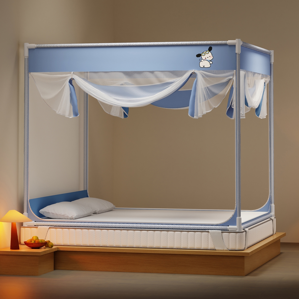 91家纺网 家纺一手货源 找家纺 初心家纺 2026新款外穿杆坐床防摔蚊帐-场景一 蓝-帕恰狗