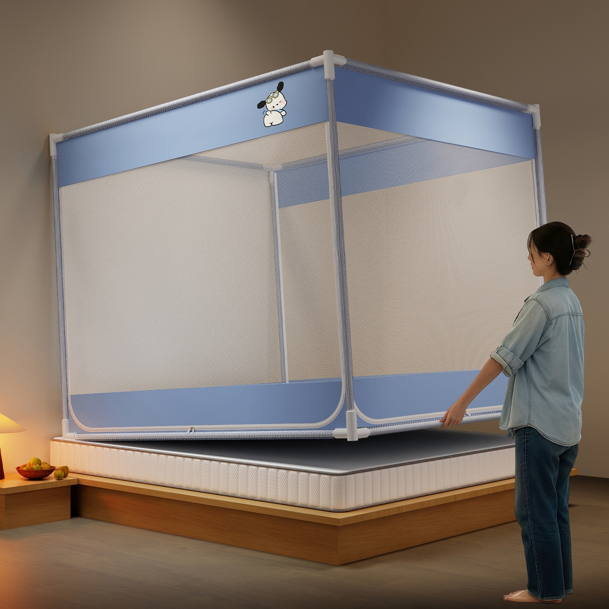 91家纺网 家纺一手货源 找家纺 初心家纺 2026新款外穿杆坐床防摔蚊帐-场景一 蓝-帕恰狗