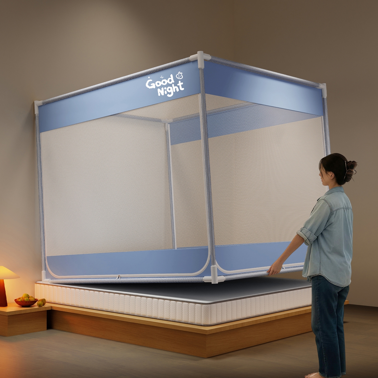 91家纺网 家纺一手货源 找家纺 初心家纺 2026新款外穿杆坐床防摔蚊帐-场景一 蓝-字母