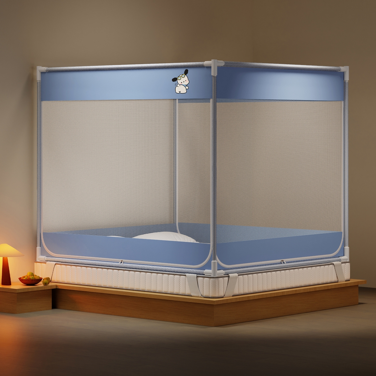 91家纺网 家纺一手货源 找家纺 初心家纺 2026新款外穿杆坐床防摔蚊帐-场景一 蓝-帕恰狗